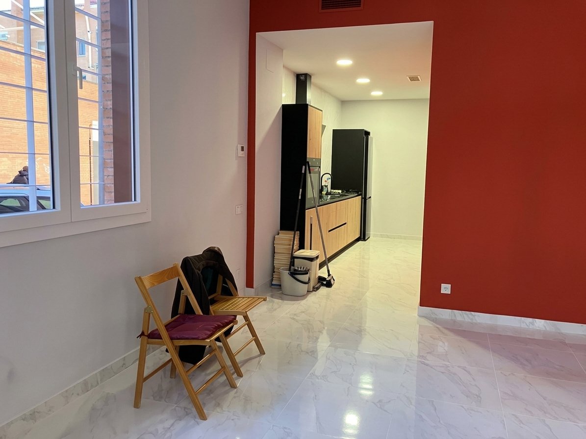 Interior del local reformado, otro ángulo